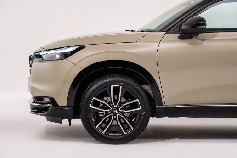 Honda HR-V e:HEV RS thay đổi họa tiết mâm, kích thước 18 inch